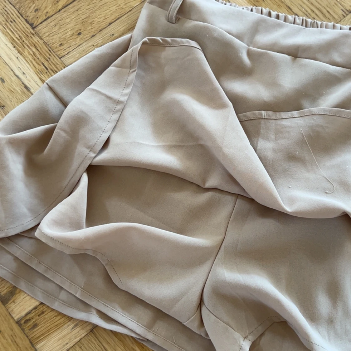 Minikjol med inbyggda shorts - 4