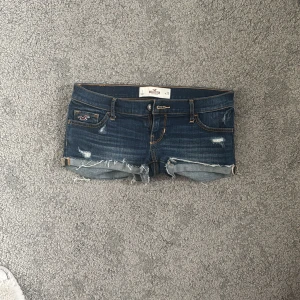 Lågmidjade Jeansshorts  - Intressekol på dessa jätte fina lågmidjade jeansshorts från Hollister💞💞