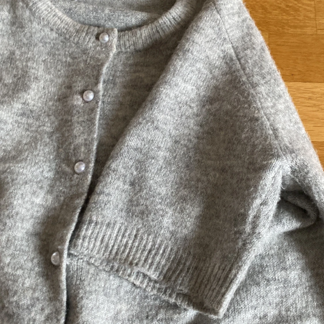 Grå stickad kofta från 157 - 3