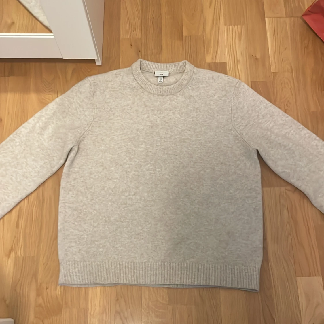 Ljusgrå stickad tröja från H&M