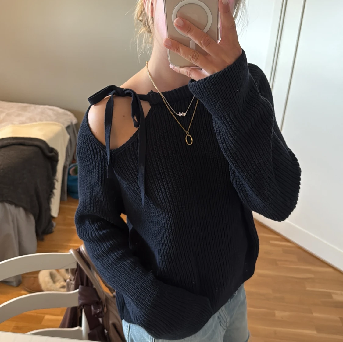 Svart stickad tröja med knytband - 2