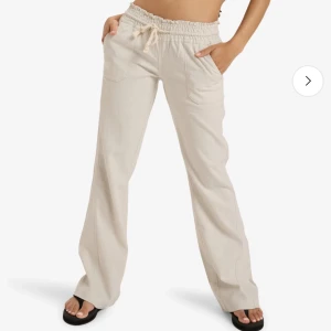 Lågmidja linnebyxor ROXY - Roxy linnebyxor, lågmidjade, skick 10/10 knappt användas. Nypris 789kr 