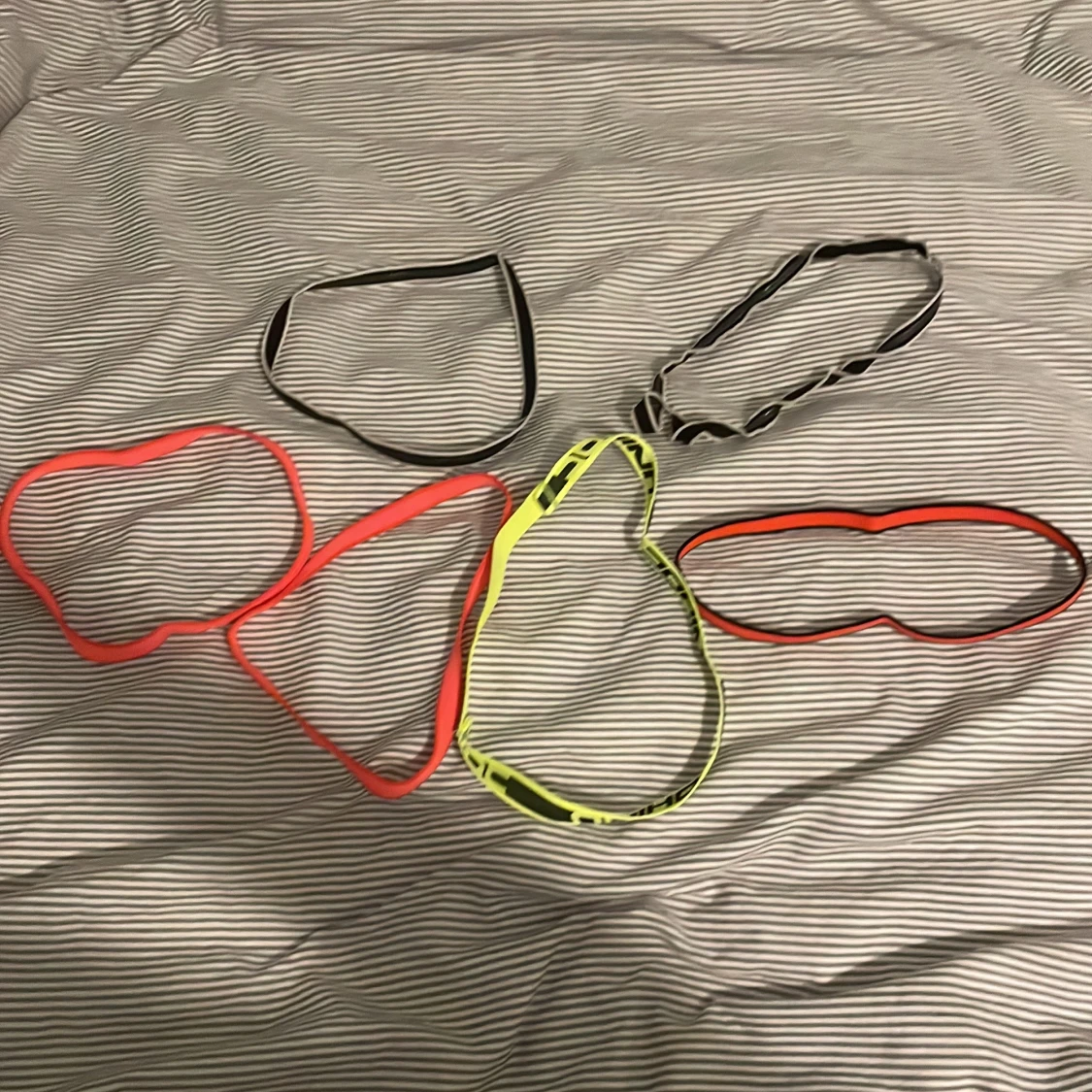 Färgglada sportiga hårband