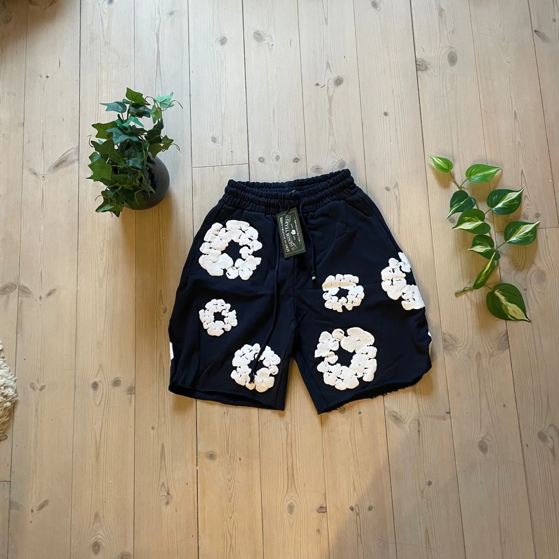 Mörkblåa shorts  från Denim Tears