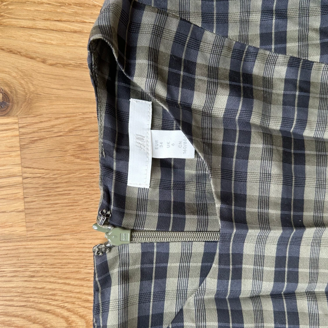 Rutig långärmad klänning från H&M - 2