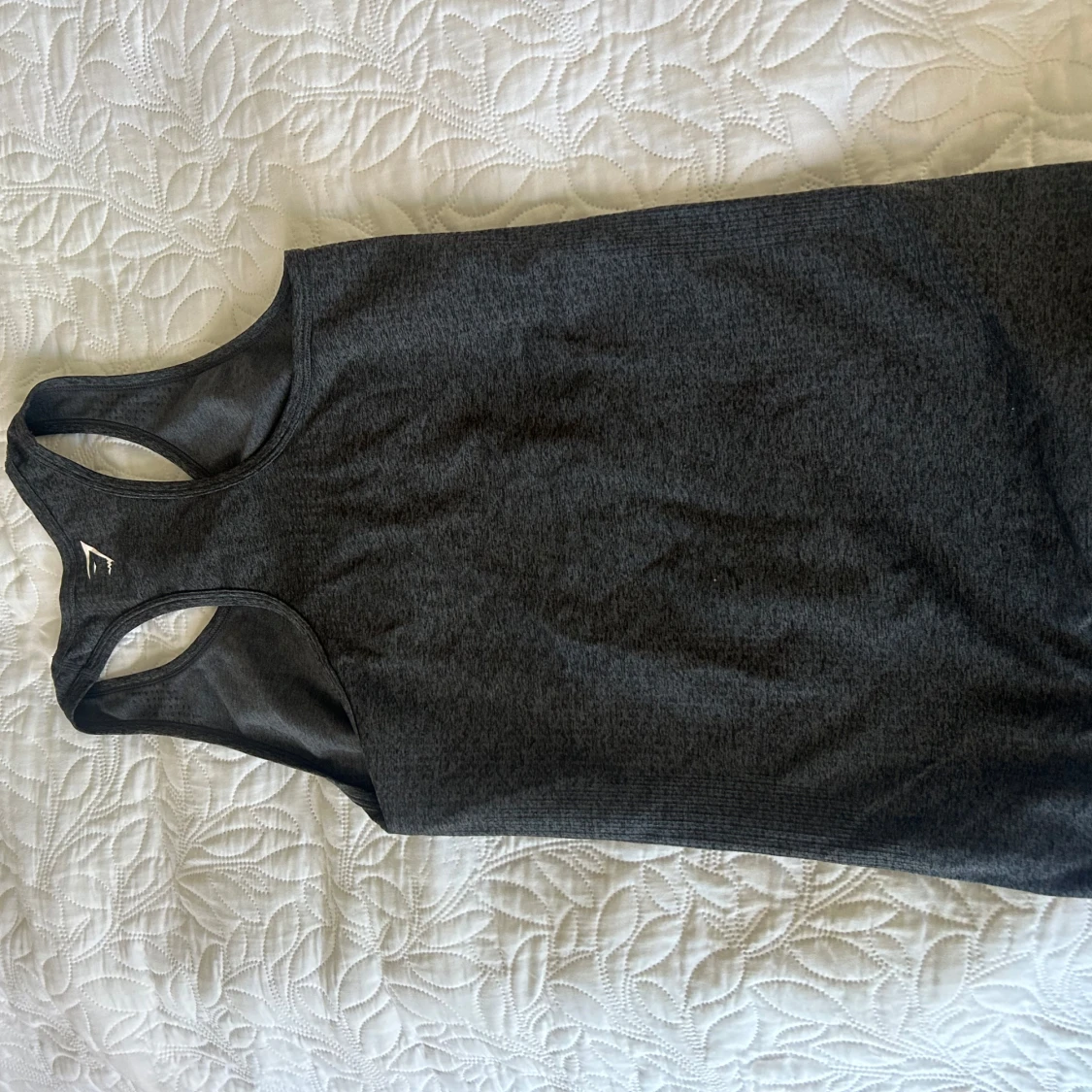 Mörkgrå träningstopp från Gymshark - 2