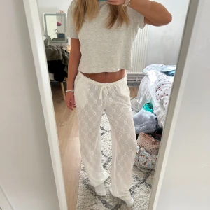 Spetsbyxor - Sååå söta spets/brodyr byxor! Perfekta till sommaren❤️❤️ är 173/2 för referens