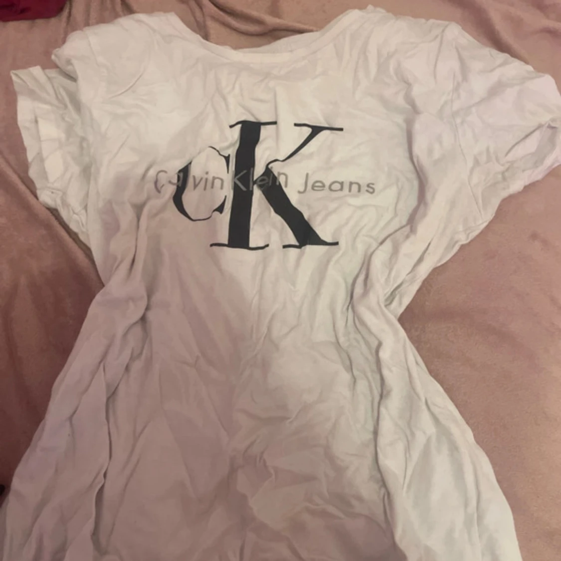 Vit t-shirt med CK-tryck