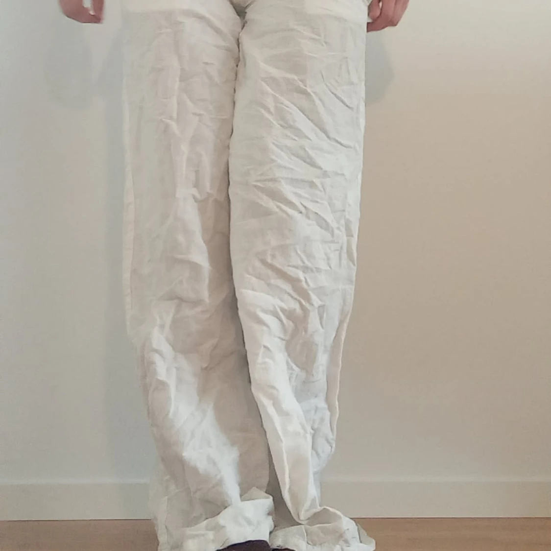 Vita linnebyxor med knapp - 4