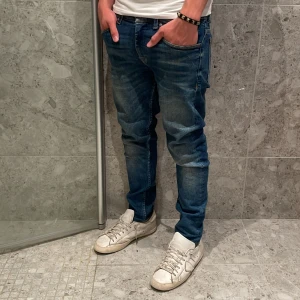Tiger of Sweden jeans  - Hej! Säljer ett par riktigt snygga jeans ifrån tiger of Sweden | Strl: 30/30 Retail: ca 1700kr Skick: 10/10 | För Ytterligare frågor är det bara att skriva 🪄🪄