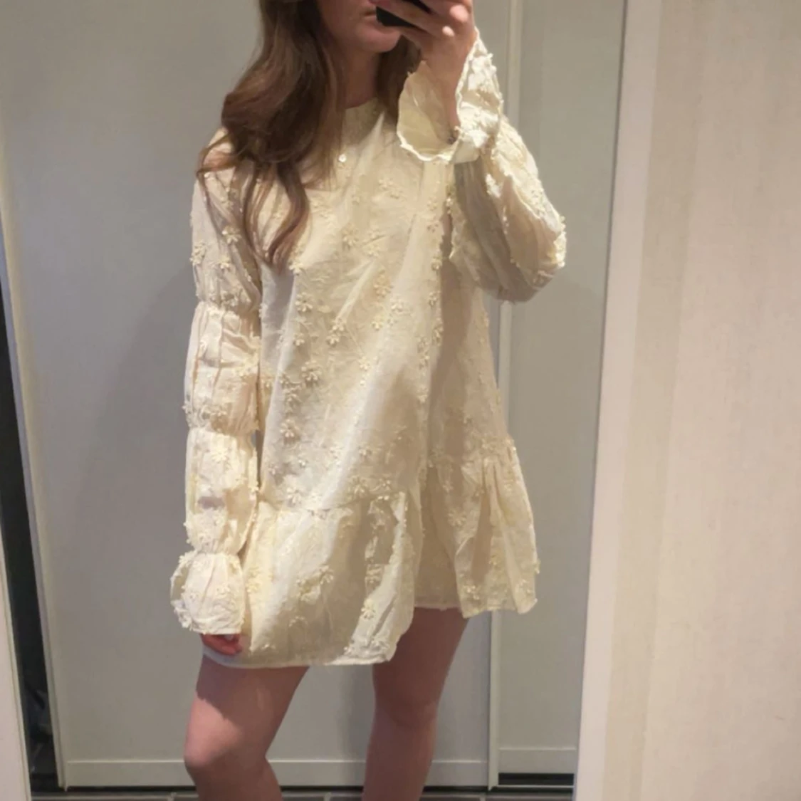 Ljusgul klänning ifrån NAKD - 2