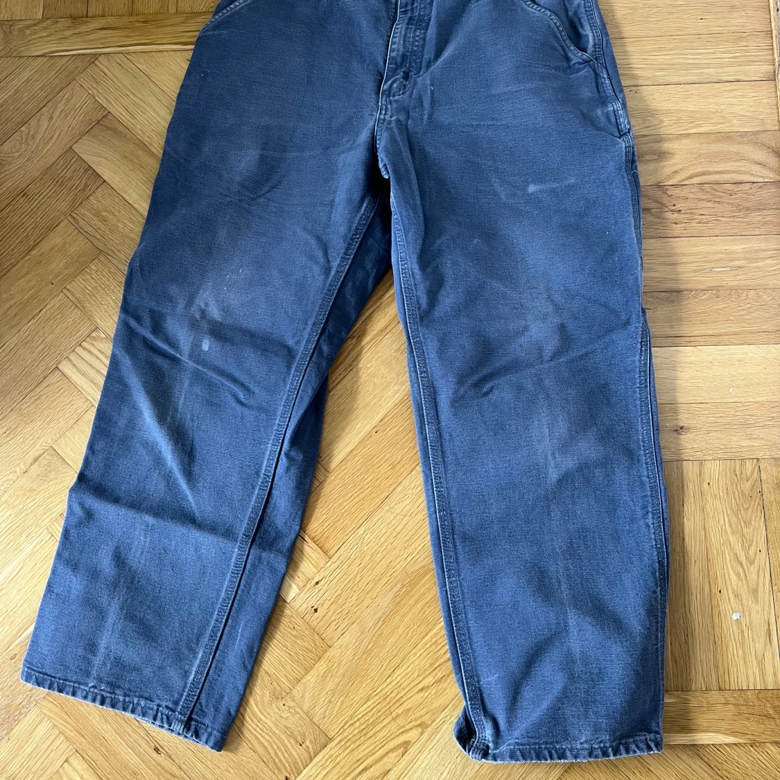 Grå cargobyxor från Carhartt