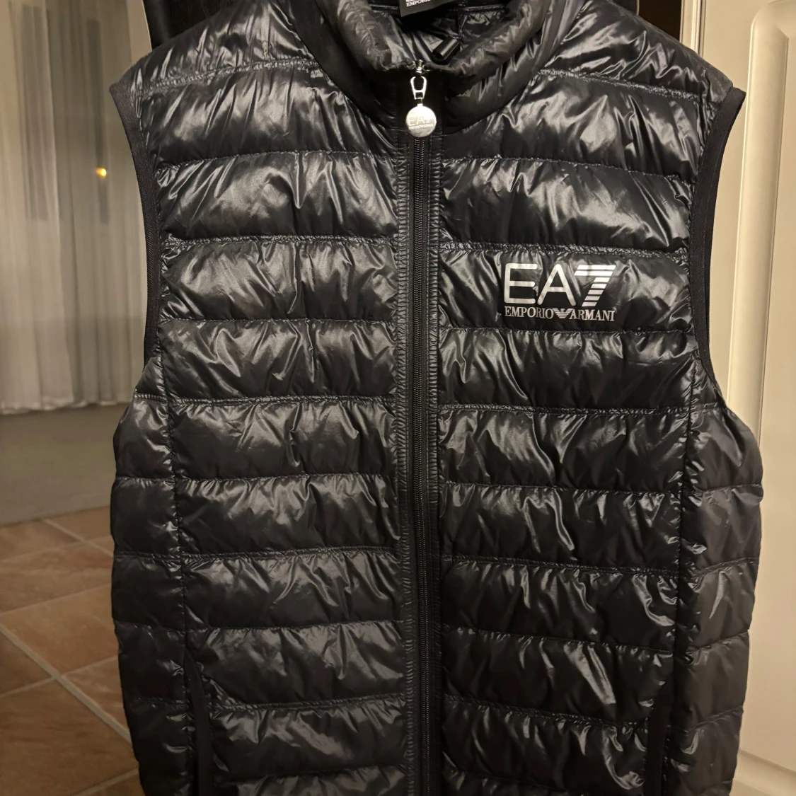 Svart dunväst från EA7 Emporio Armani