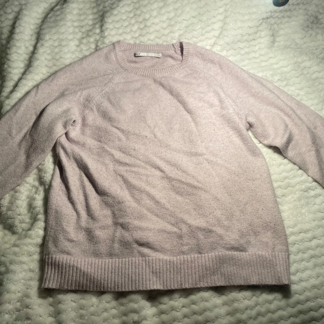 Ljuslila stickad tröja från ONLY