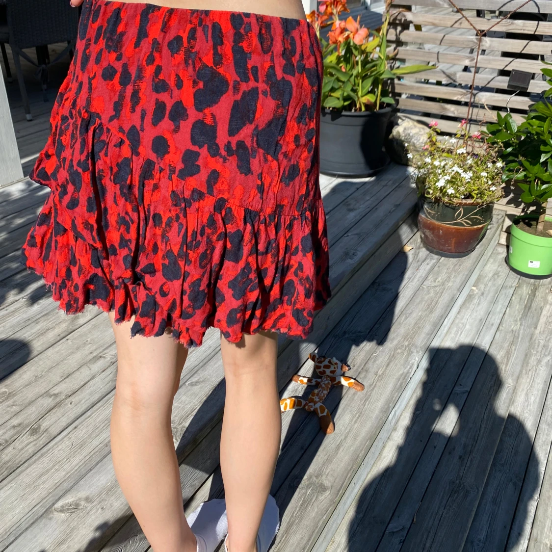 Röd kjol med svart leopardmönster 🍒🤍 - 2