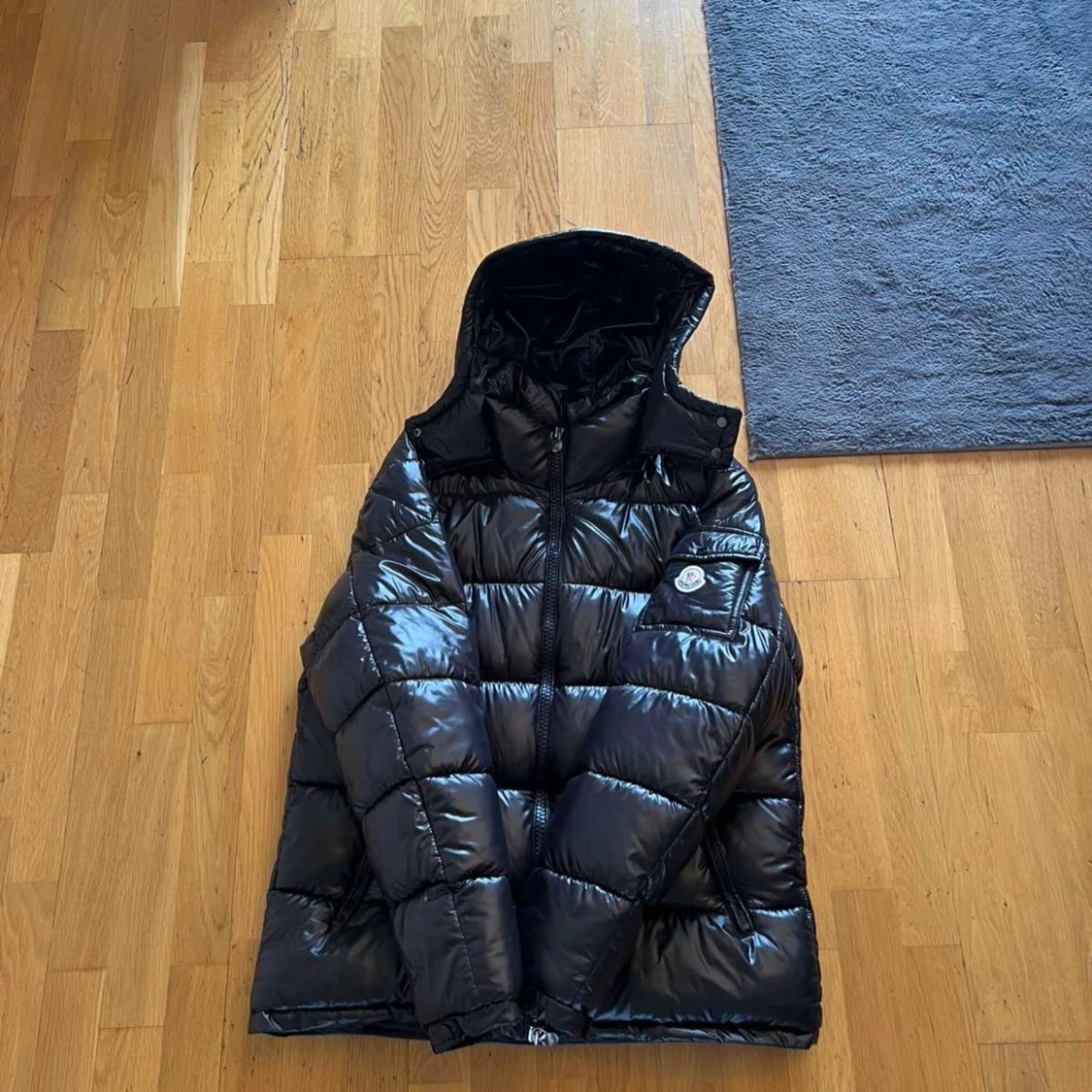 Svart Moncler pufferjacka med huva - 1