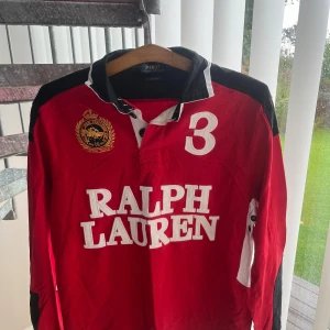 Ralph Lauren Pike storlek M - Unik Ralph Lauren långärmad pike  Storlek M  Skick 7/10 (inga spår av användning) Nypris ca 2000