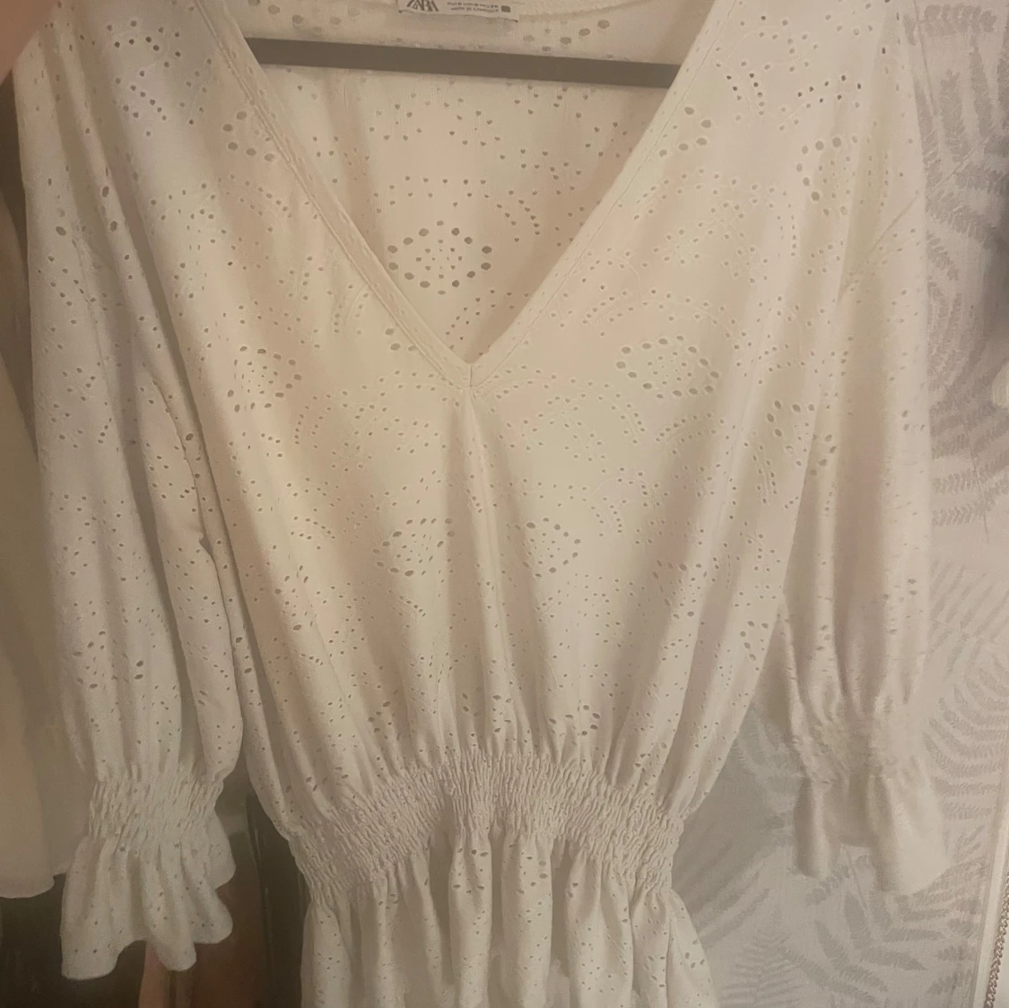 Vit broderad tröja från Zara