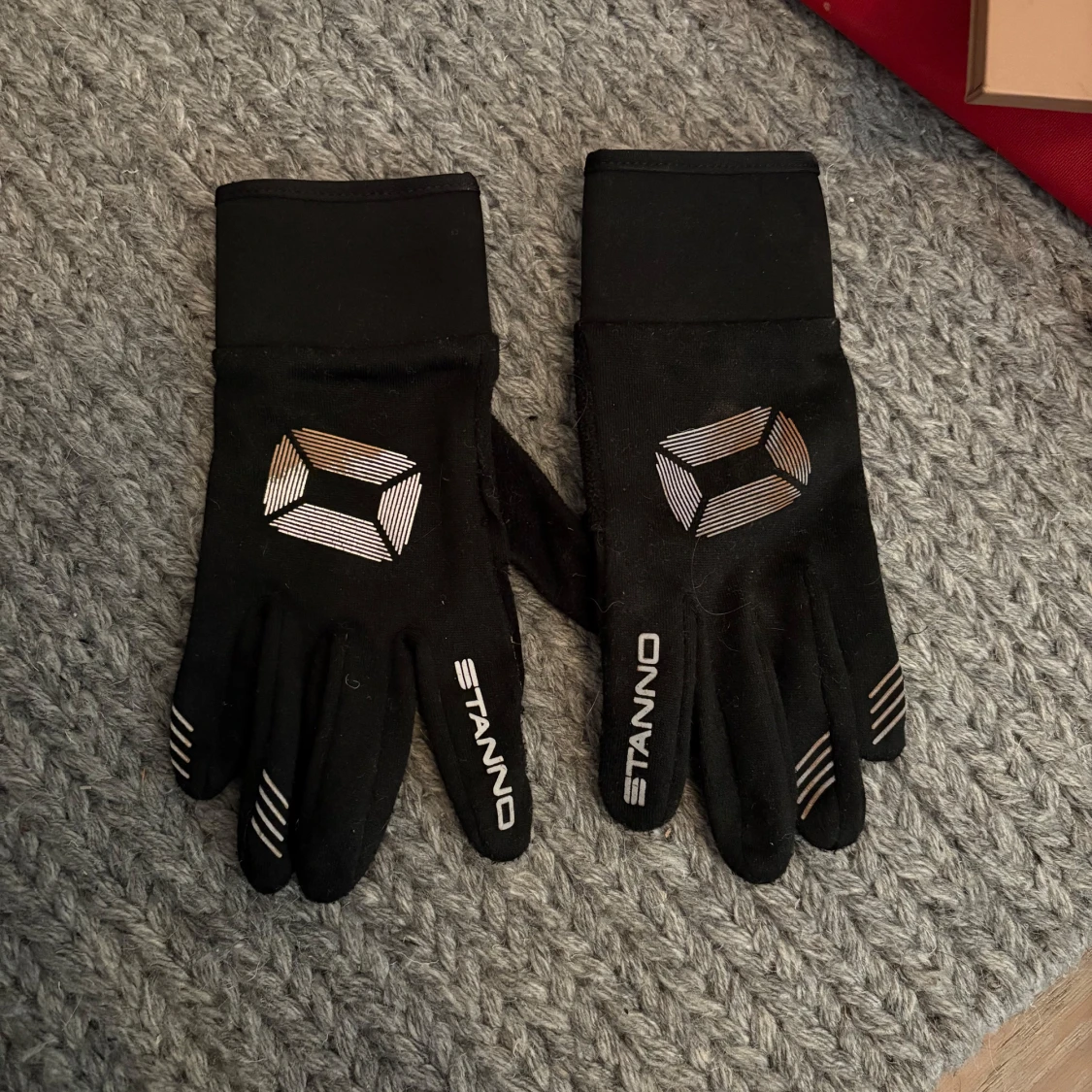Svarta träningshandskar från Stanno