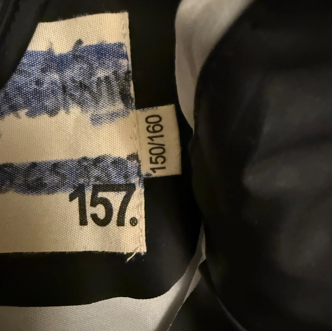 Svart regnjacka med huva 157 - 1