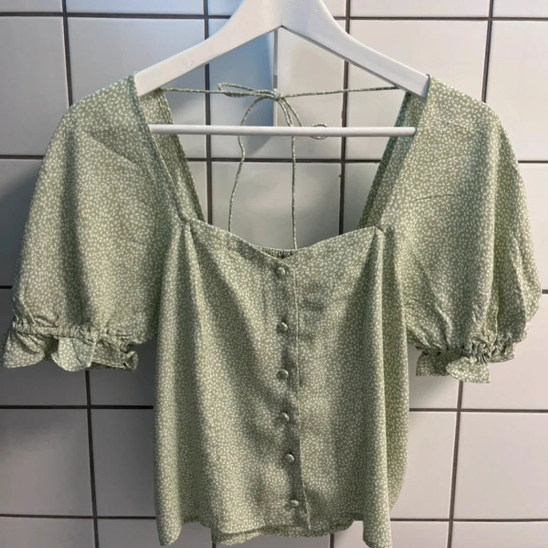 Grön blommig blus från & Other Stories - 1