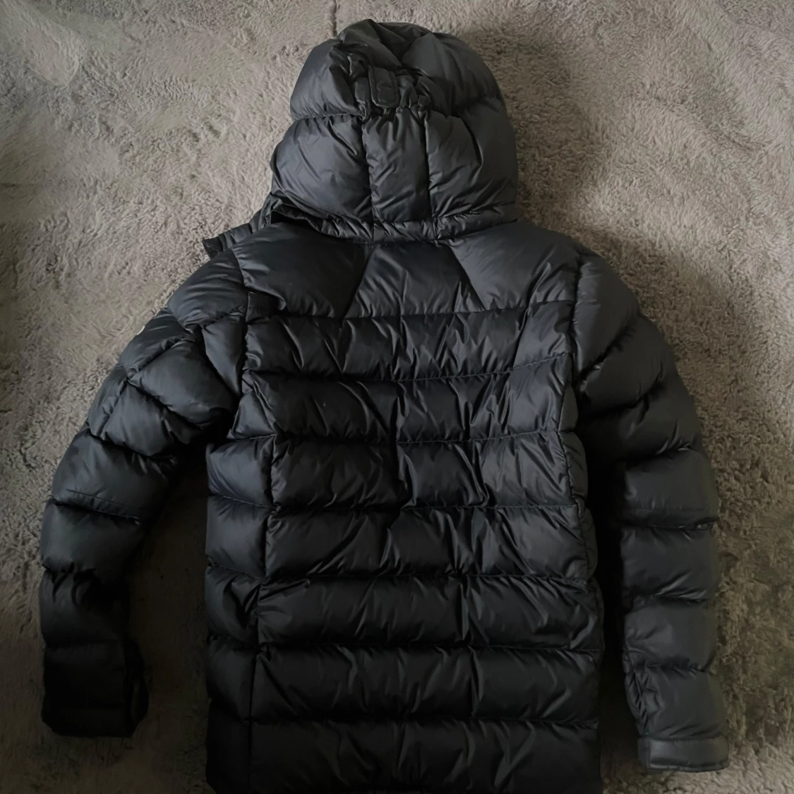 Svart dunjacka från peak performance  - 3