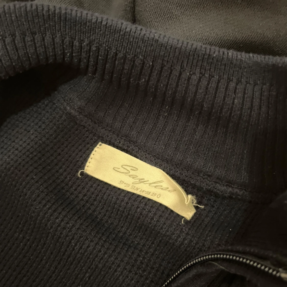 Mörkblå stickad cardigan från Sayless - 1