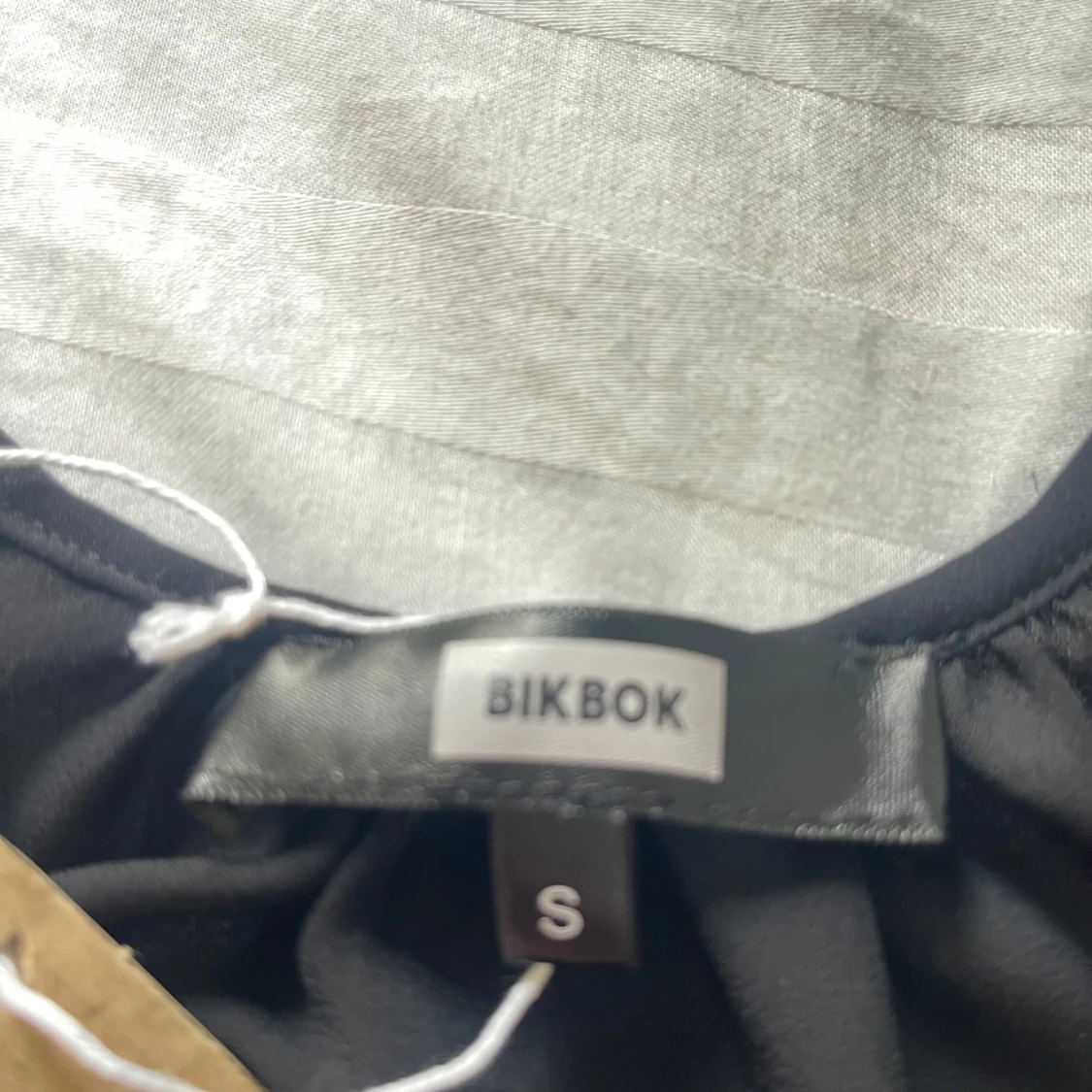 Svart volanglinne från BikBok - 1