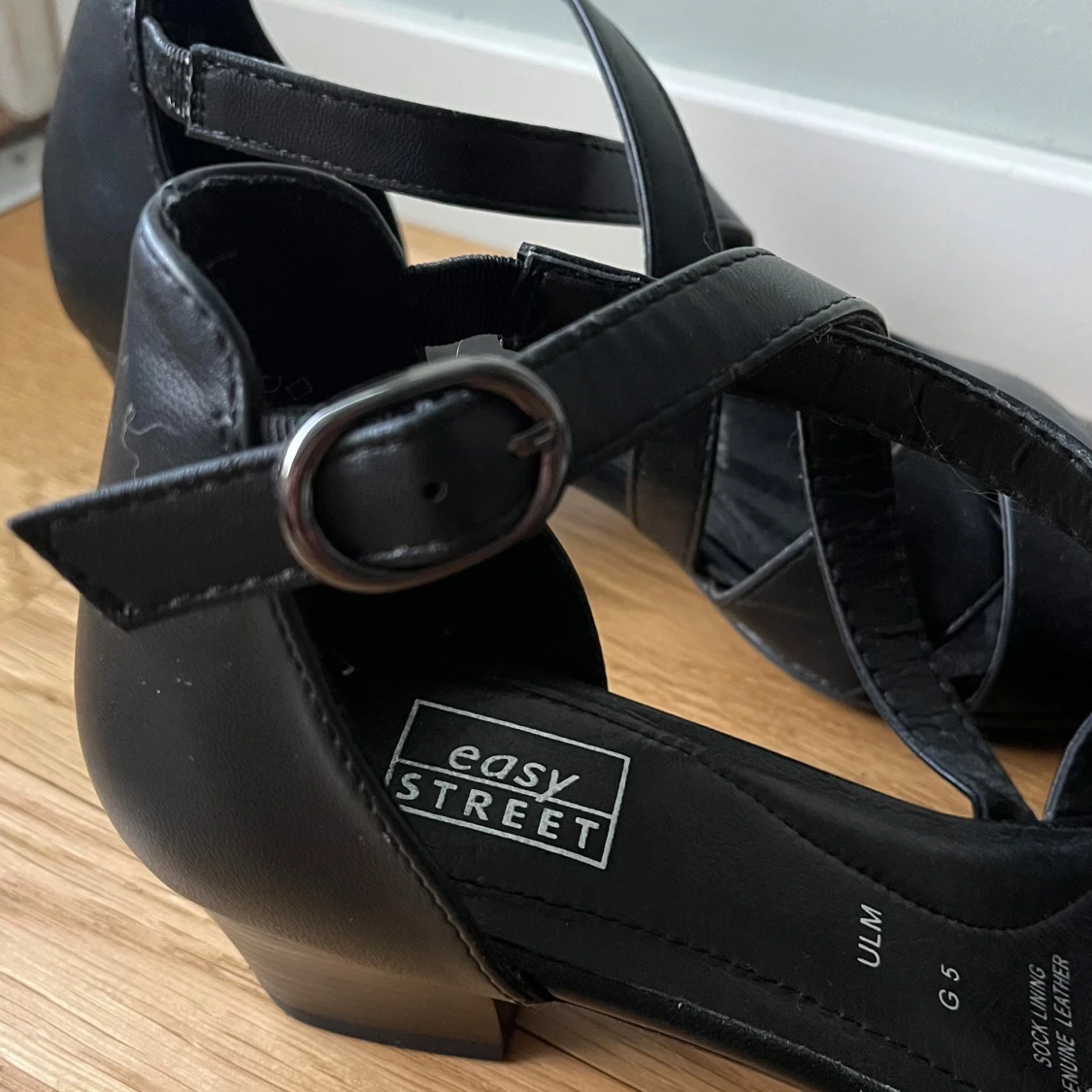 Svarta Klackskor med Spänne - 2