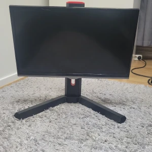Gaming Samsung skärm  - En helt ny Samsung Gaming skärm 65 Hz utan någon skada köpt för 2200 från power/midamarket