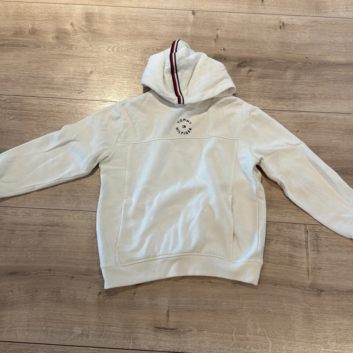 Fin hoodie från Tommy hilfiger och köpt i New York