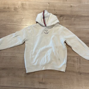 Fin hoodie från Tommy hilfiger och köpt i New York  - Fin hoodie 