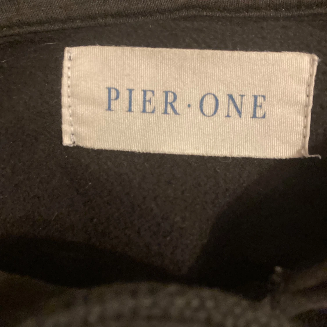 Svart hoodie från Pier One - 2