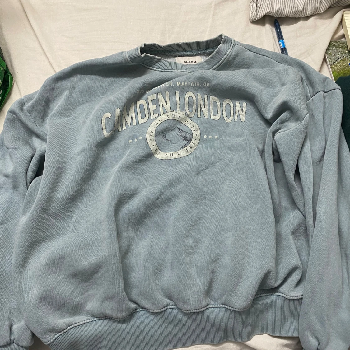 Blå sweatshirt Camden London Pull&Bear