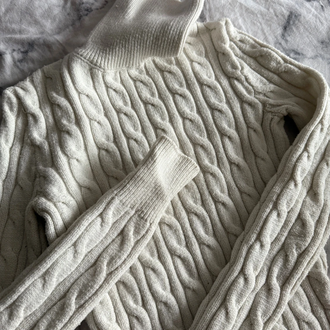 Vit stickad vinter klänning  - 1