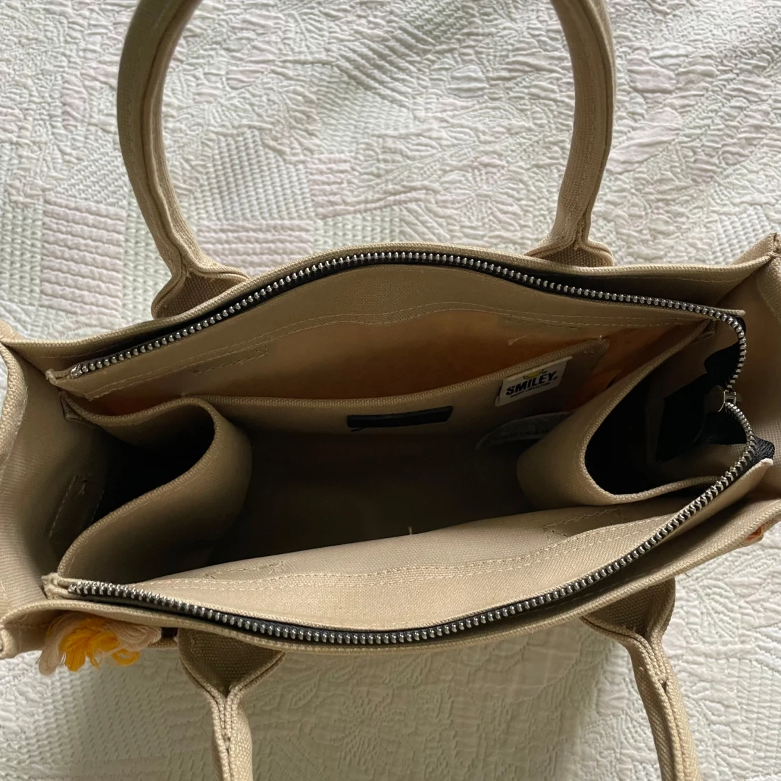 Beige handväska med blommor från Zara - 1