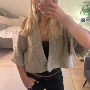 Trekvartsärmad kofta - Så fin kofta med trekvartsärmar 😍