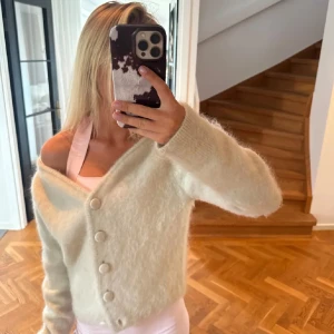 Mohair kofta  - Såå söt mohair kofta!!💕 Aldrig använd med lappen kvar🥰