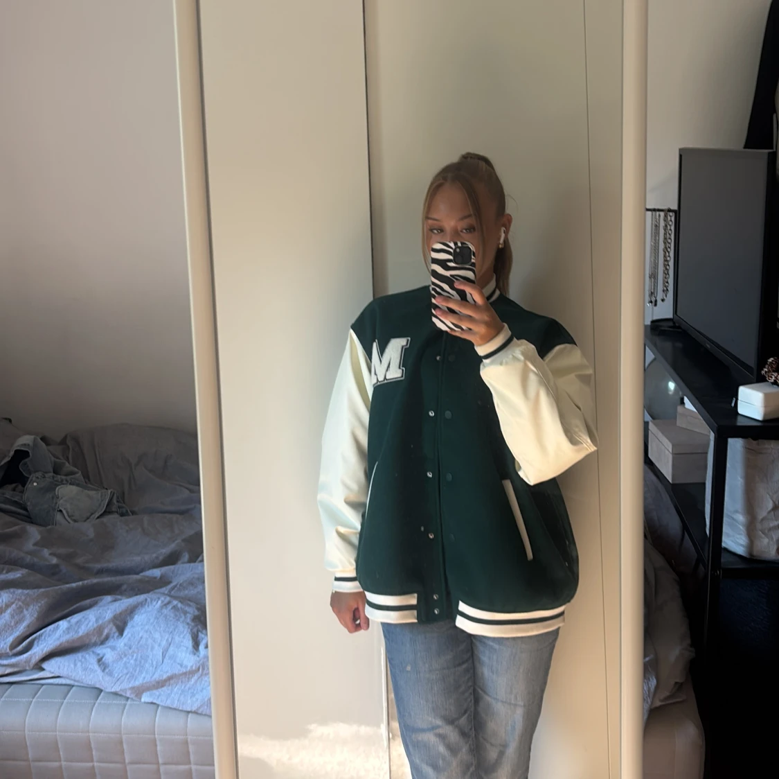 Grön och vit college bomberjacka