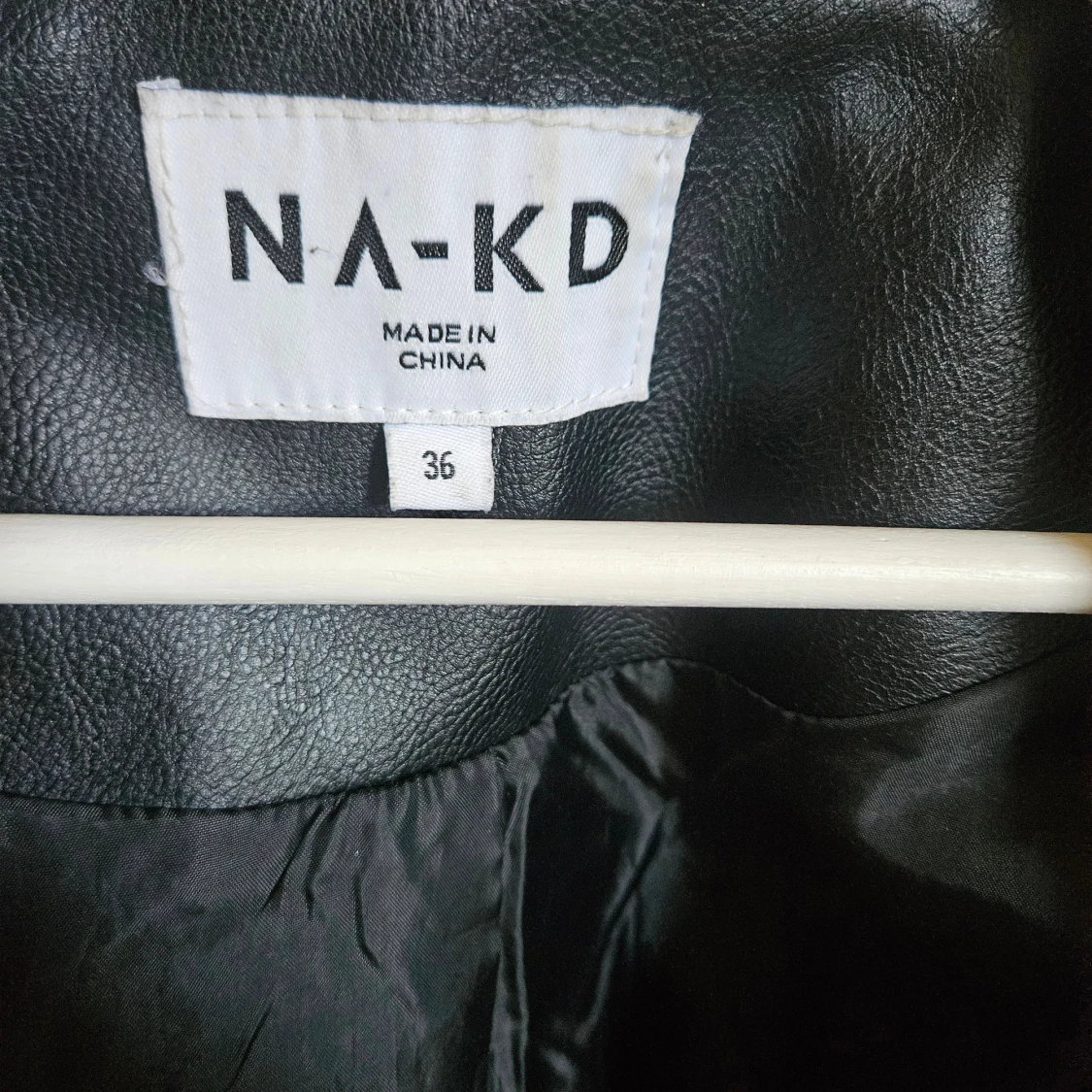 Svart skinnjacka från NA-KD, stl 36 - 1