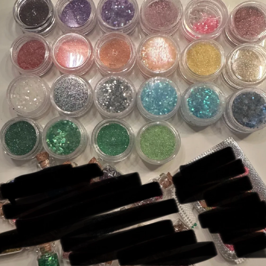 Stort set med glitter och dekorationer - 1