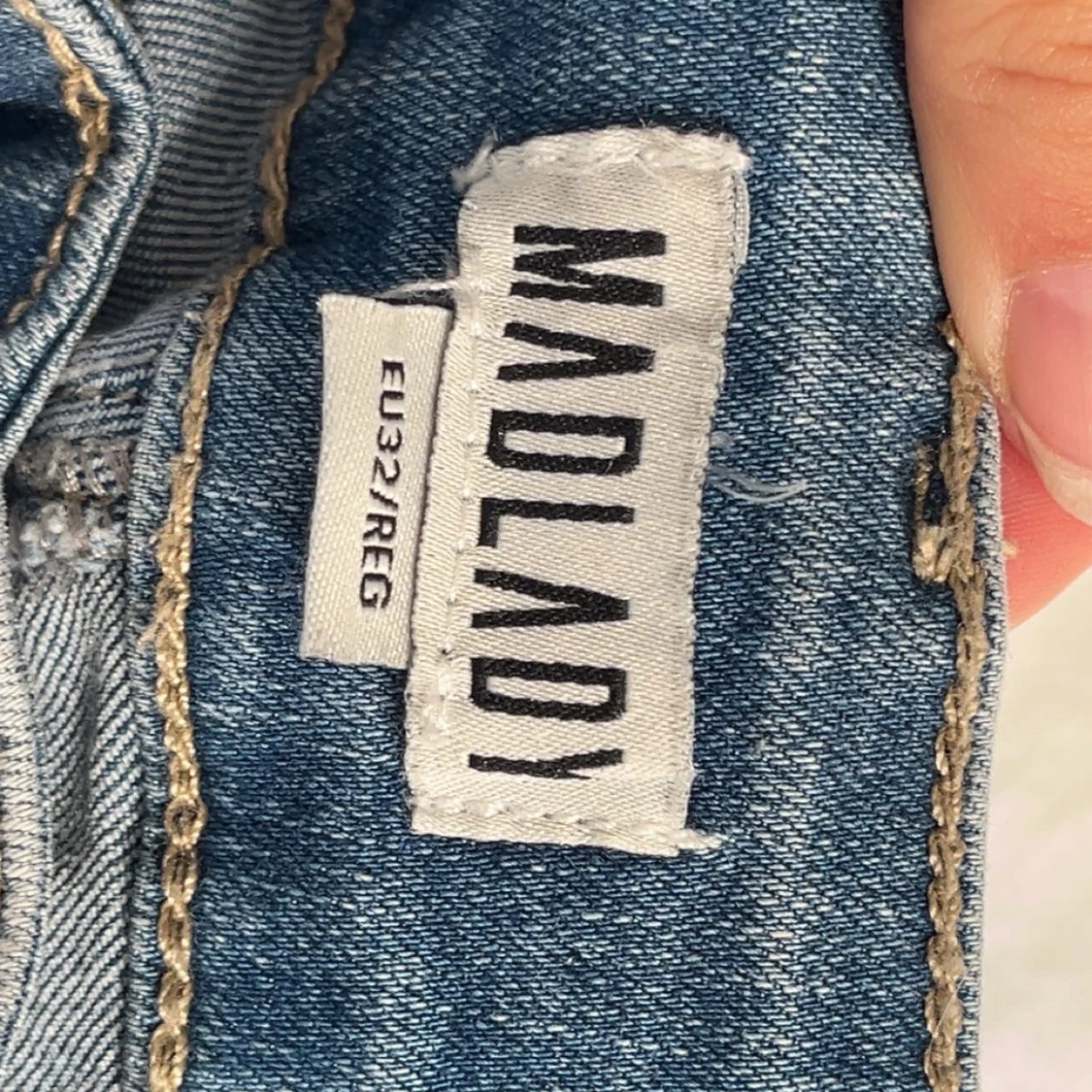 Ljusblå lågmidjade bootcut jeans från Madlady - 3