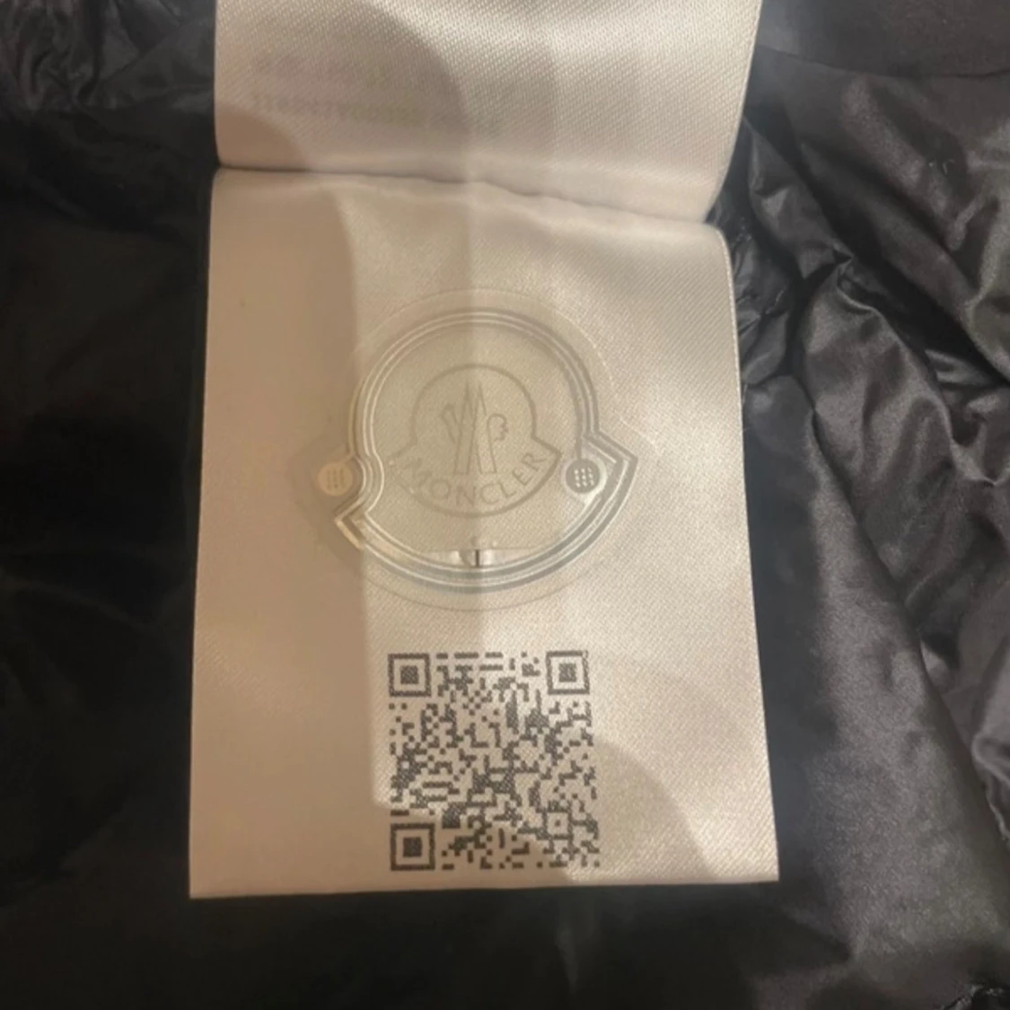 Svart dunväst från Moncler - 4