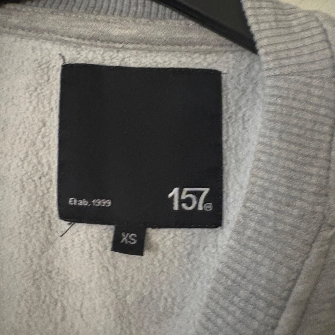Grå sweatshirt  - 1