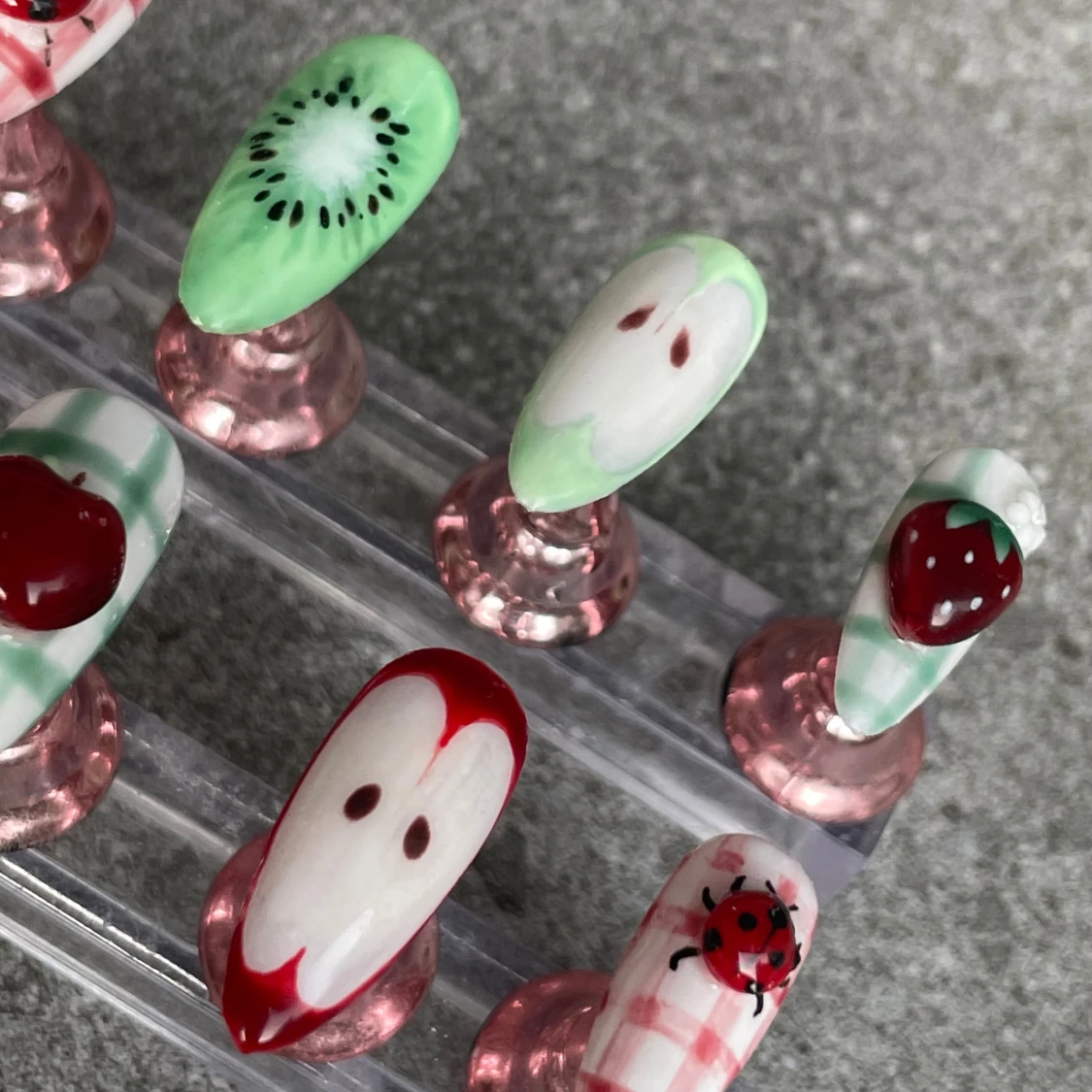 Fruktiga handmålade lösnaglar - 1