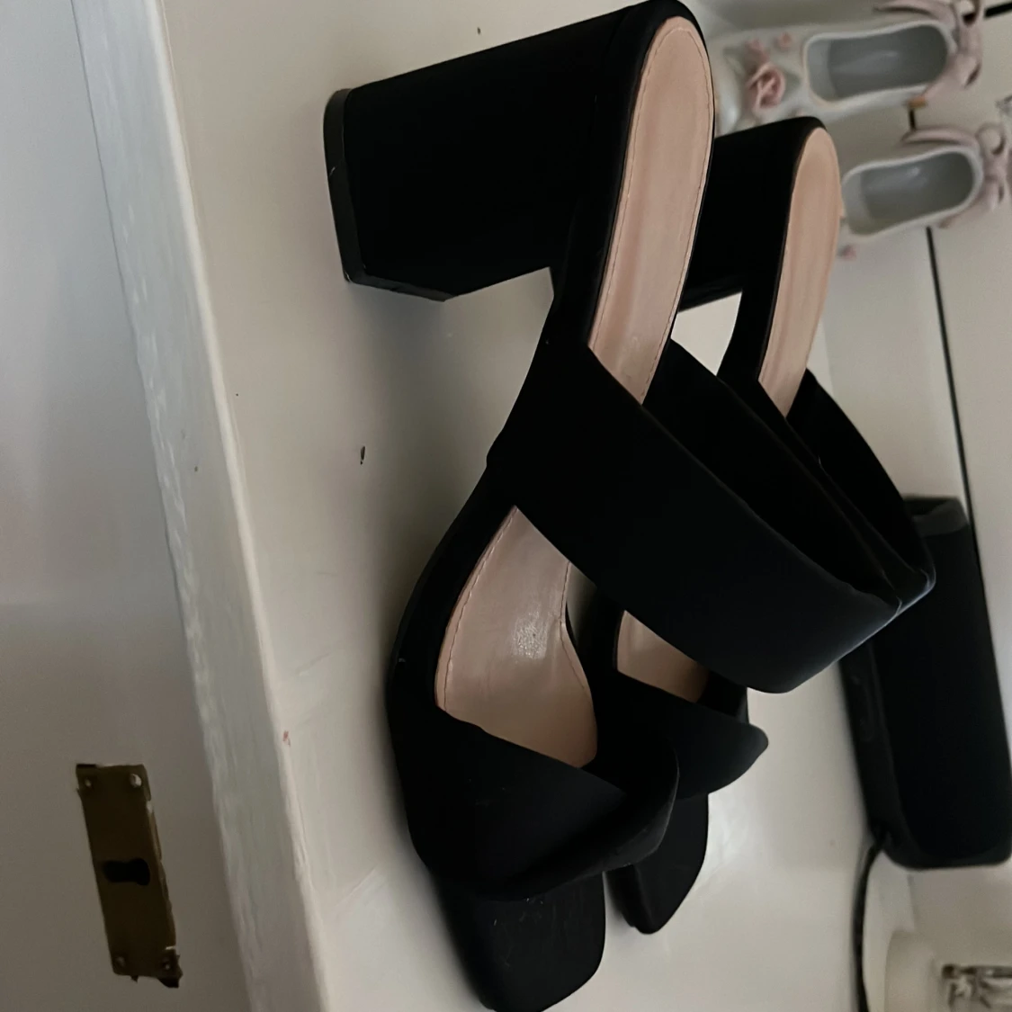 Svarta sandaler med blockklack - 1