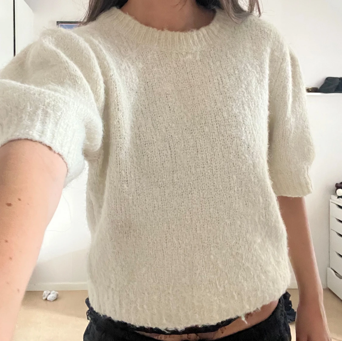 Vit stickad kortärmad tröja - 2