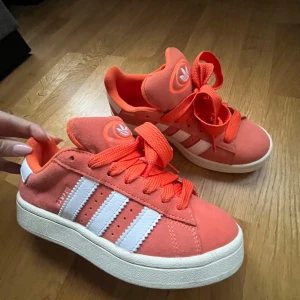Adidas Campus orange sneakers  - Superfina orangea adidas campus 00. Skokartong medföljer ej 