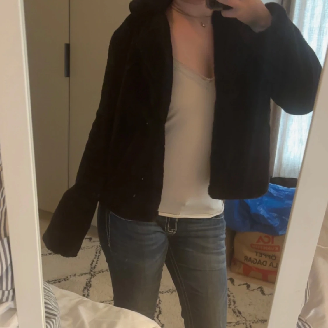 Svart pälsjacka med krage - 2