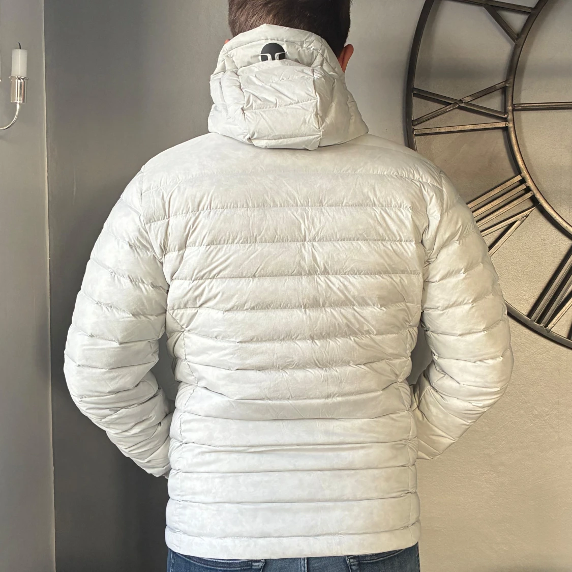 Ljusgrå dunjacka från J.Lindeberg - 1